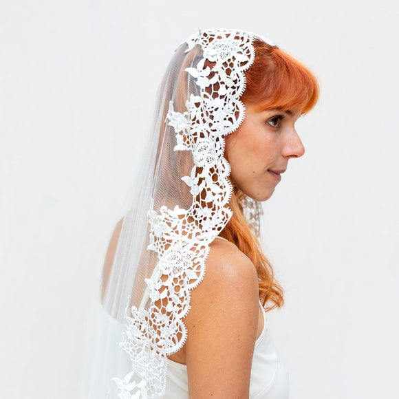 Madrid French lace mantilla veil in Ivory –